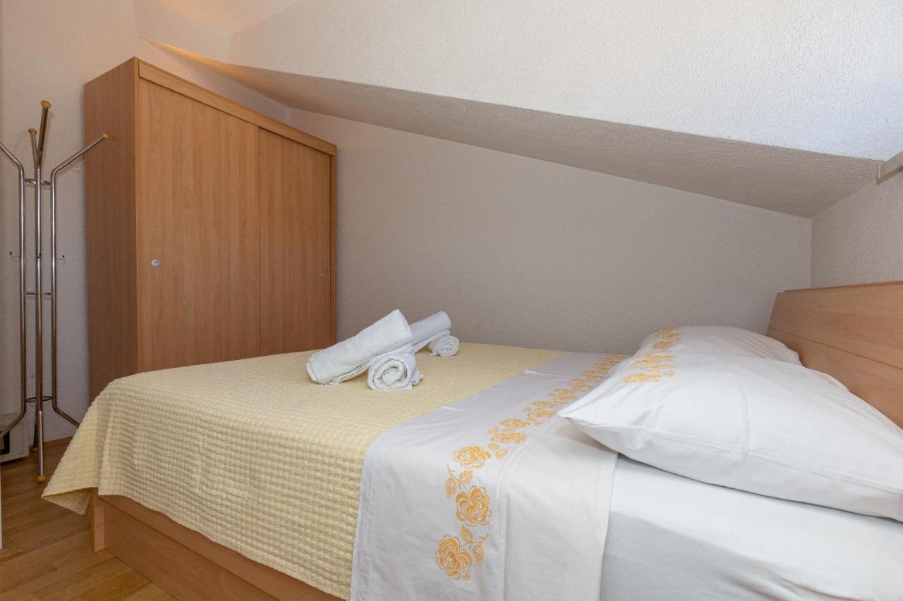 Apartments Dalmata Biograd Biograd Na Moru Exterior foto