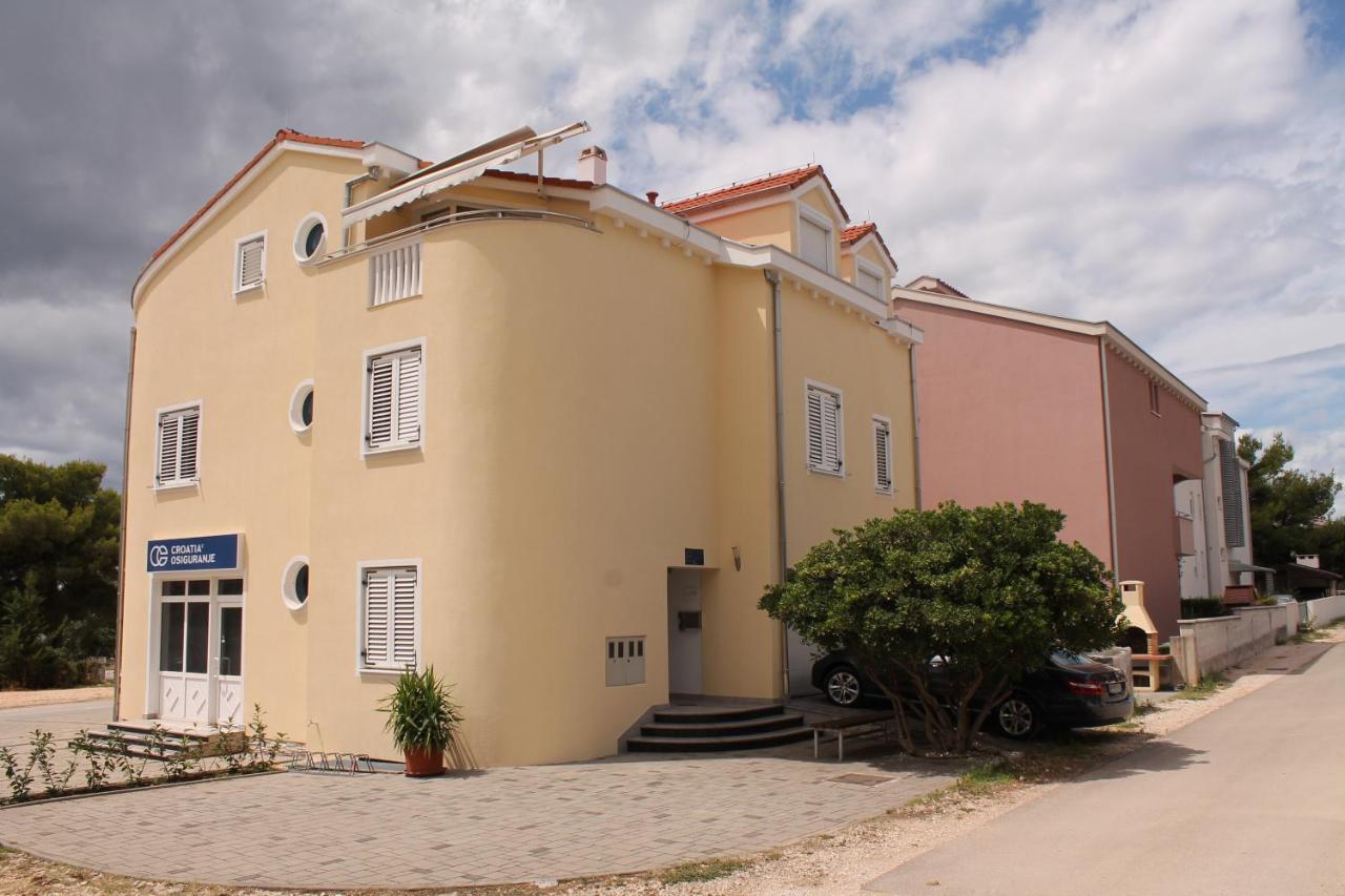Apartments Dalmata Biograd Na Moru Exterior foto